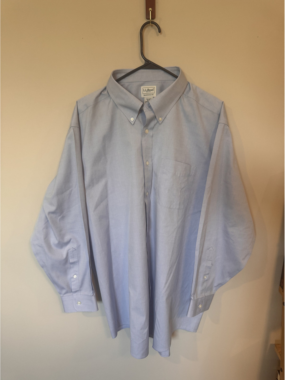 NWT L.L. Bean Mens Light Blue Button Down Shirt 18-33 Wrinkle Resistant